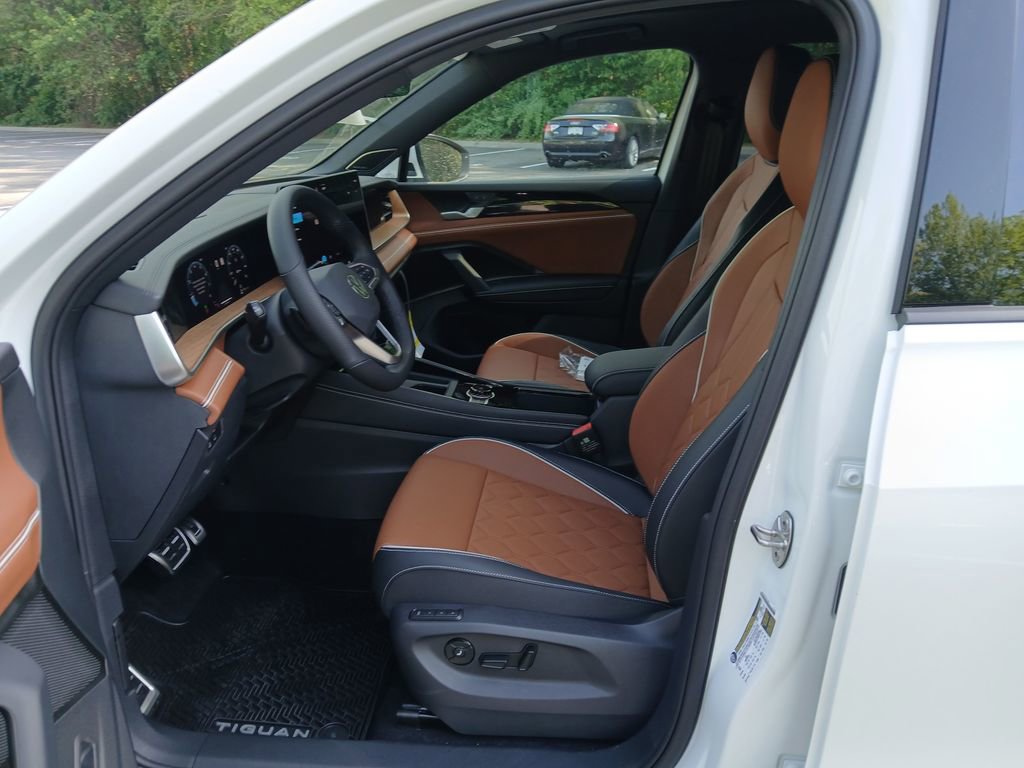 New 2026 Volkswagen Tiguan SEL R-Line image 9