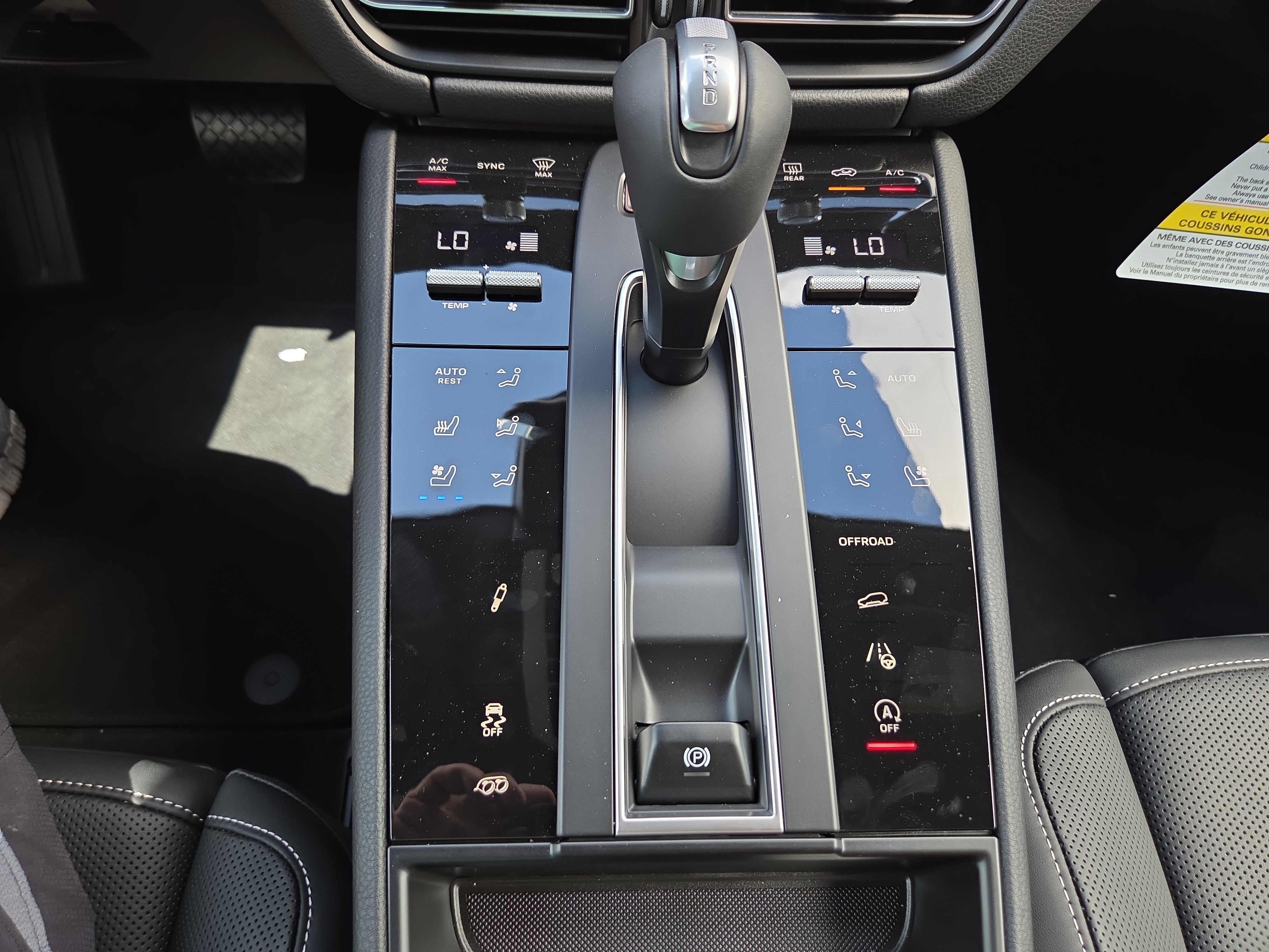 Used 2025 Porsche Macan AWD/4WD image 23