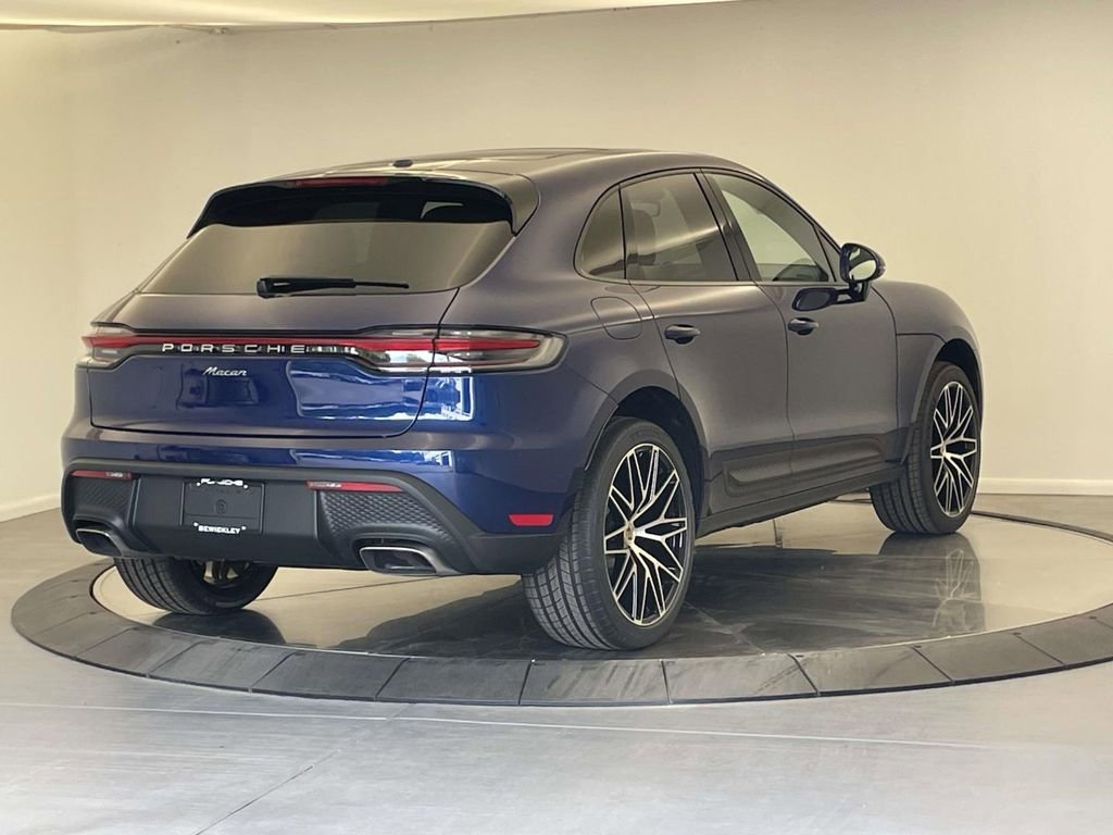 New 2025 Porsche Macan Base image 7