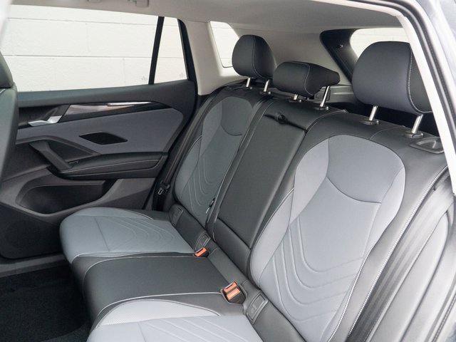 New 2025 Volkswagen Tiguan SE image 9