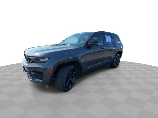 Used 2023 Jeep Grand Cherokee Altitude AWD/4WD image 4
