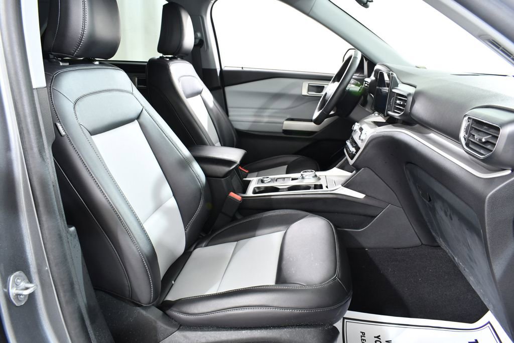 Used 2023 Ford Explorer XLT w/ Equipment Group 202A image 10