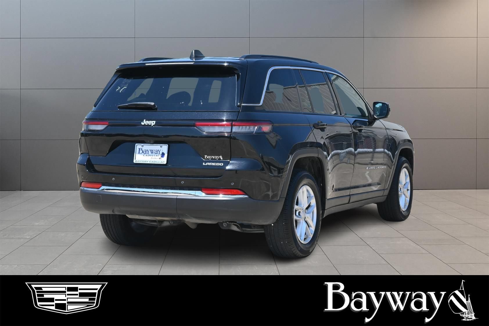 Used 2024 Jeep Grand Cherokee Laredo X RWD image 6