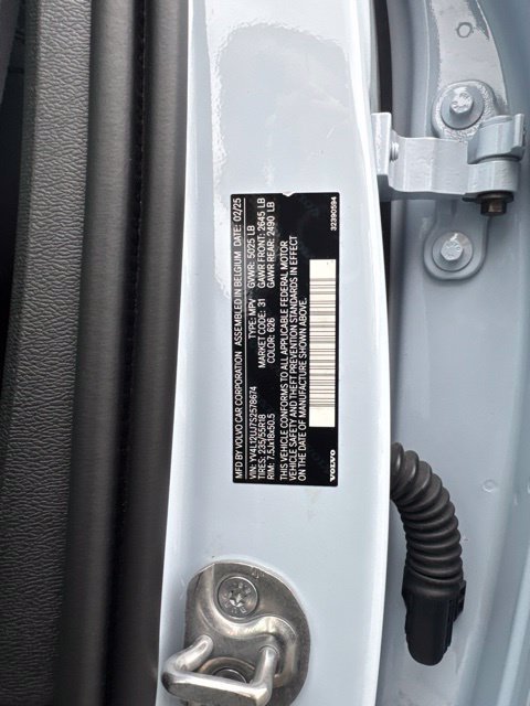 Certified 2025 Volvo XC40 B5 Core AWD/4WD image 27
