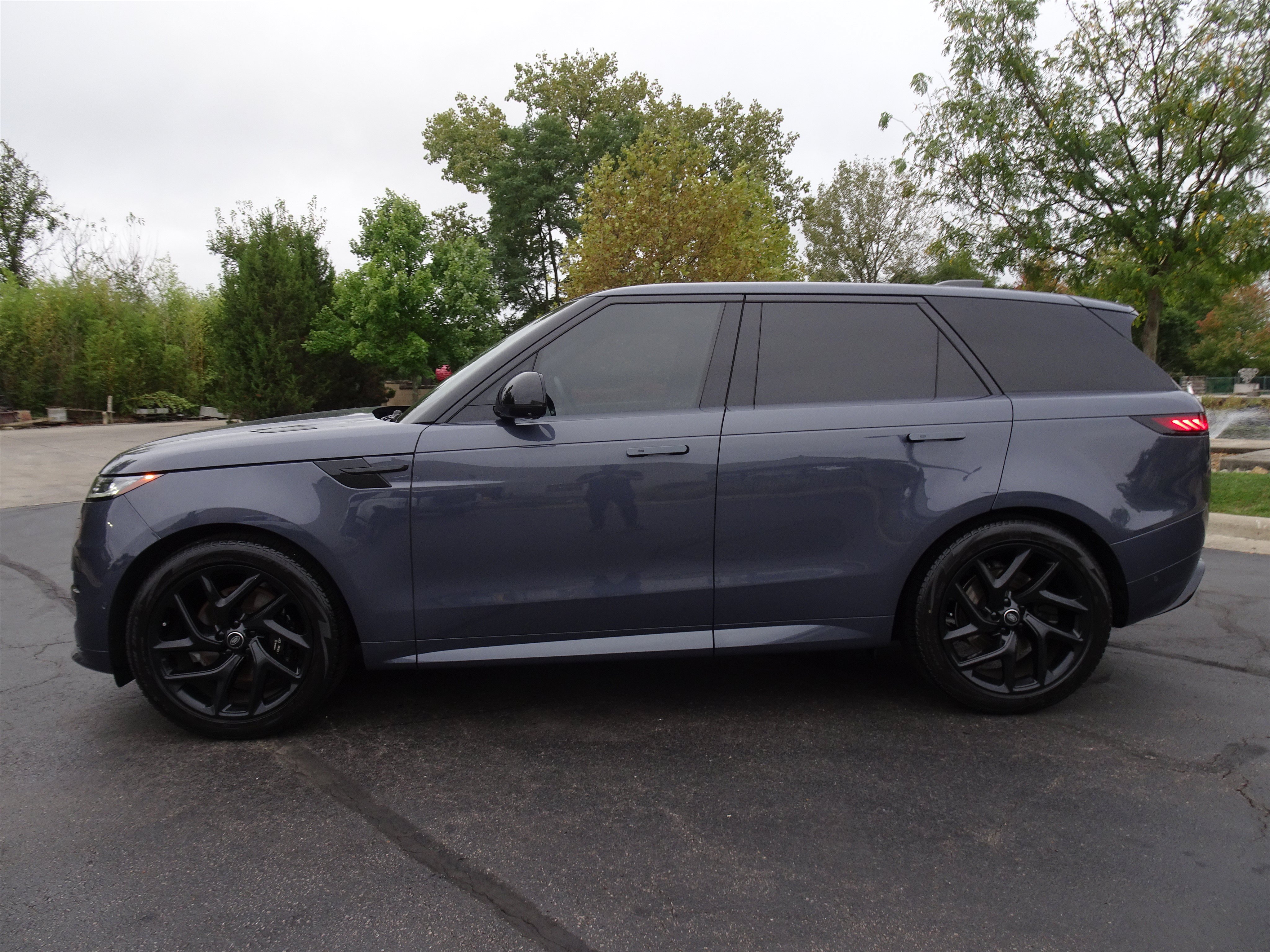 Certified 2024 Land Rover Range Rover Sport Dynamic SE AWD/4WD image 3