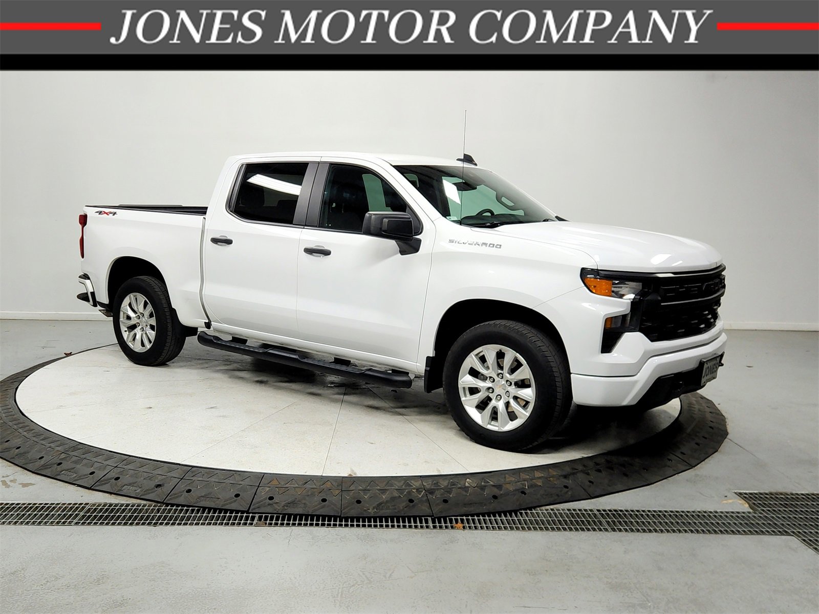 Used 2024 Chevrolet Silverado 1500 Custom image 1