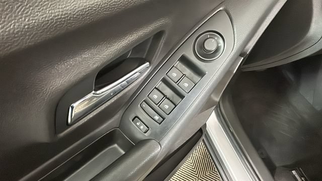 Used 2017 Chevrolet Trax LT w/ LT Convenience Package FWD image 11