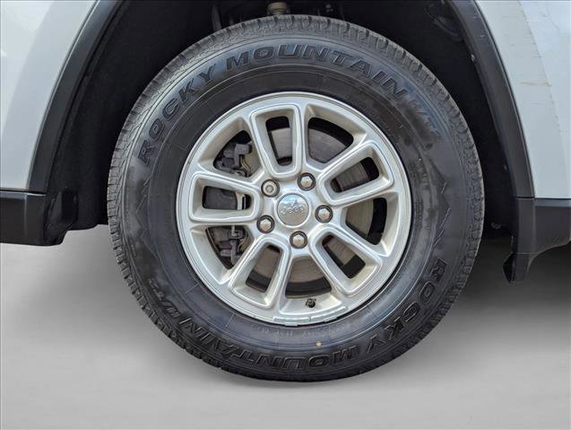 Used 2019 Jeep Grand Cherokee Laredo image 23