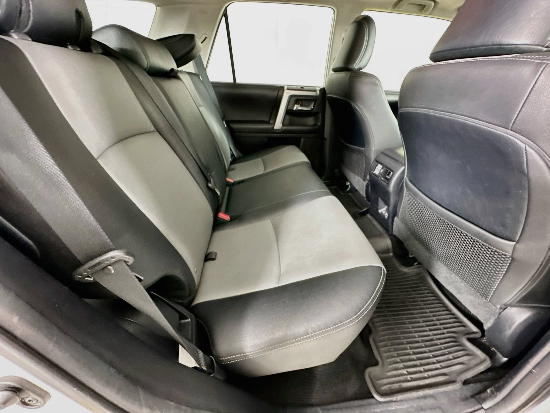 Used 2020 Toyota 4Runner SR5 Premium w/ Moonroof Package AWD/4WD image 29