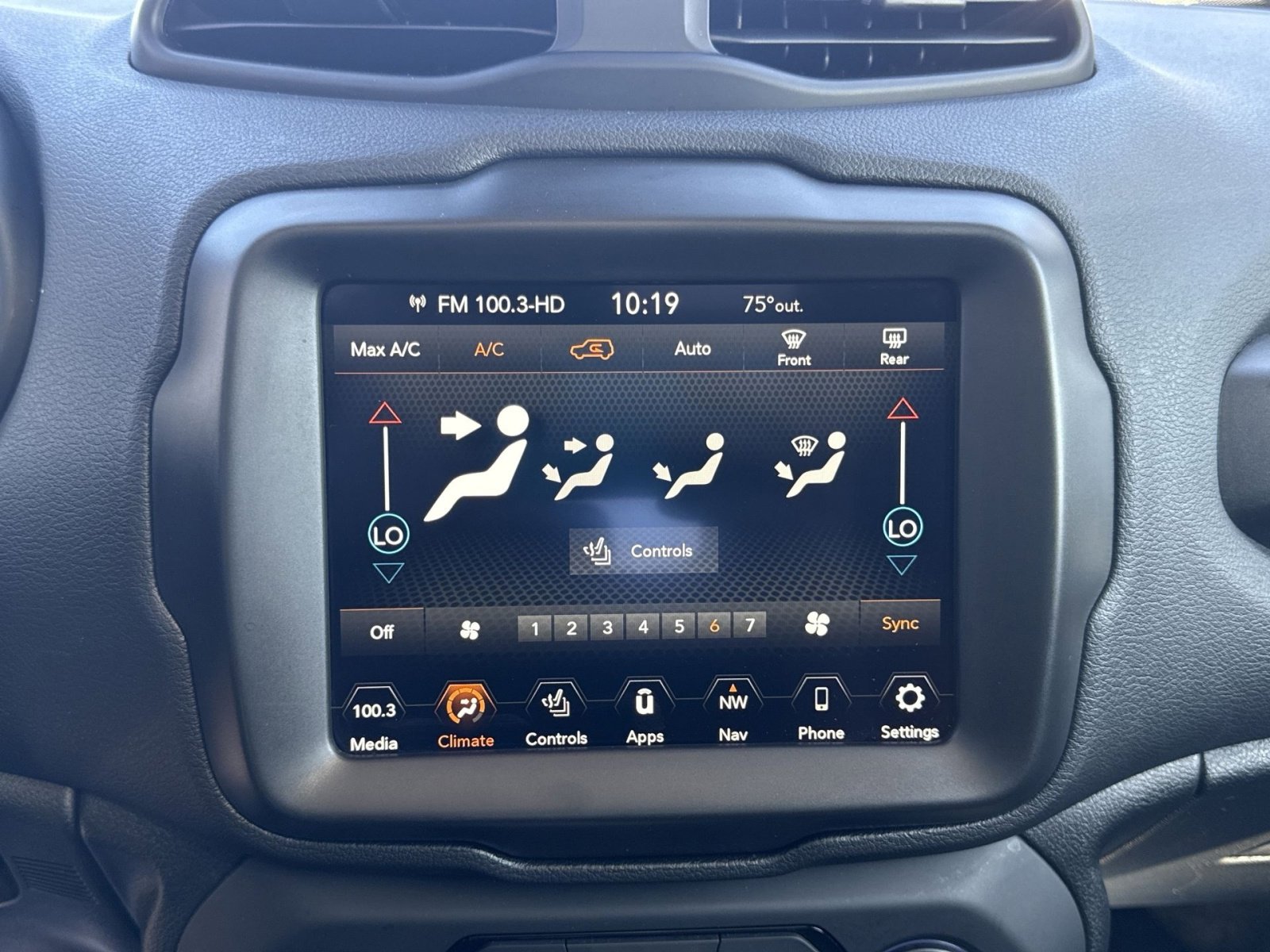 Used 2023 Jeep Renegade Latitude w/ Sun/Sound Group image 21