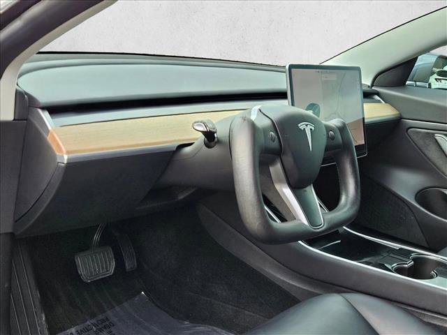 Used 2019 Tesla Model 3 Standard Range Plus image 9