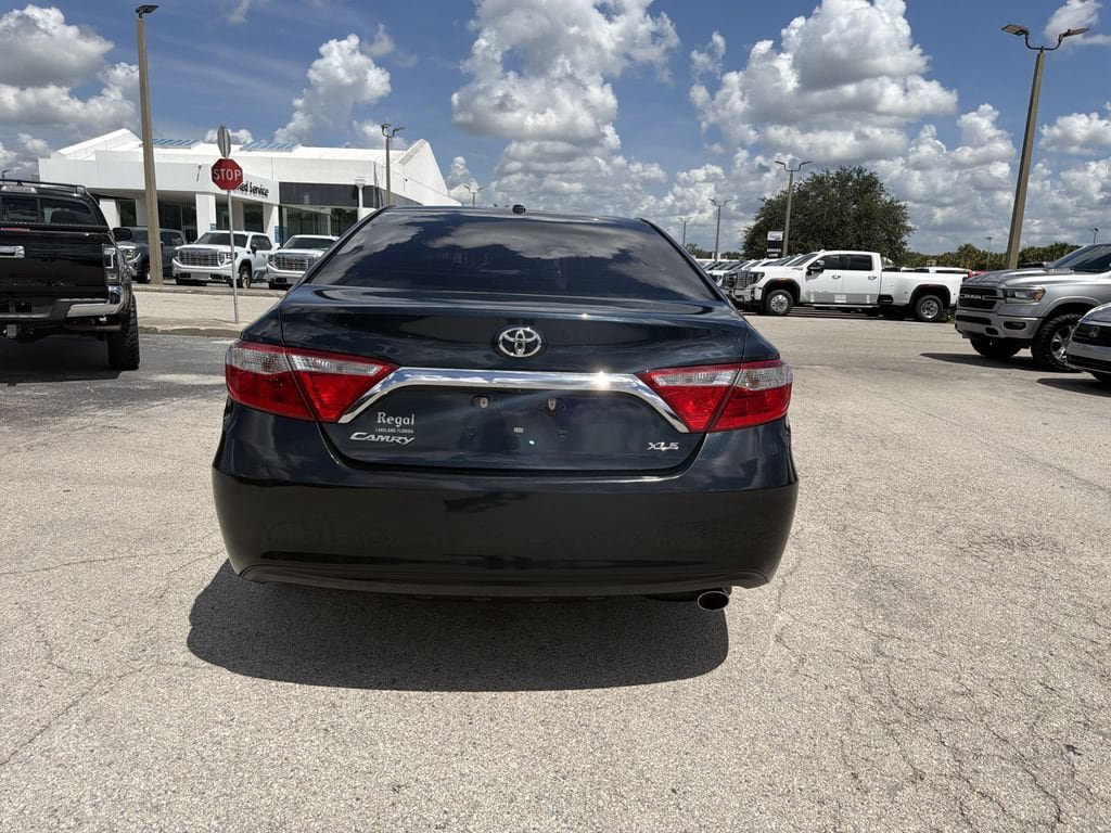 Used 2017 Toyota Camry XLE w/ Moonroof Package FWD image 5