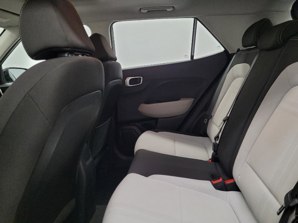 Used 2023 Hyundai Venue SEL FWD image 18