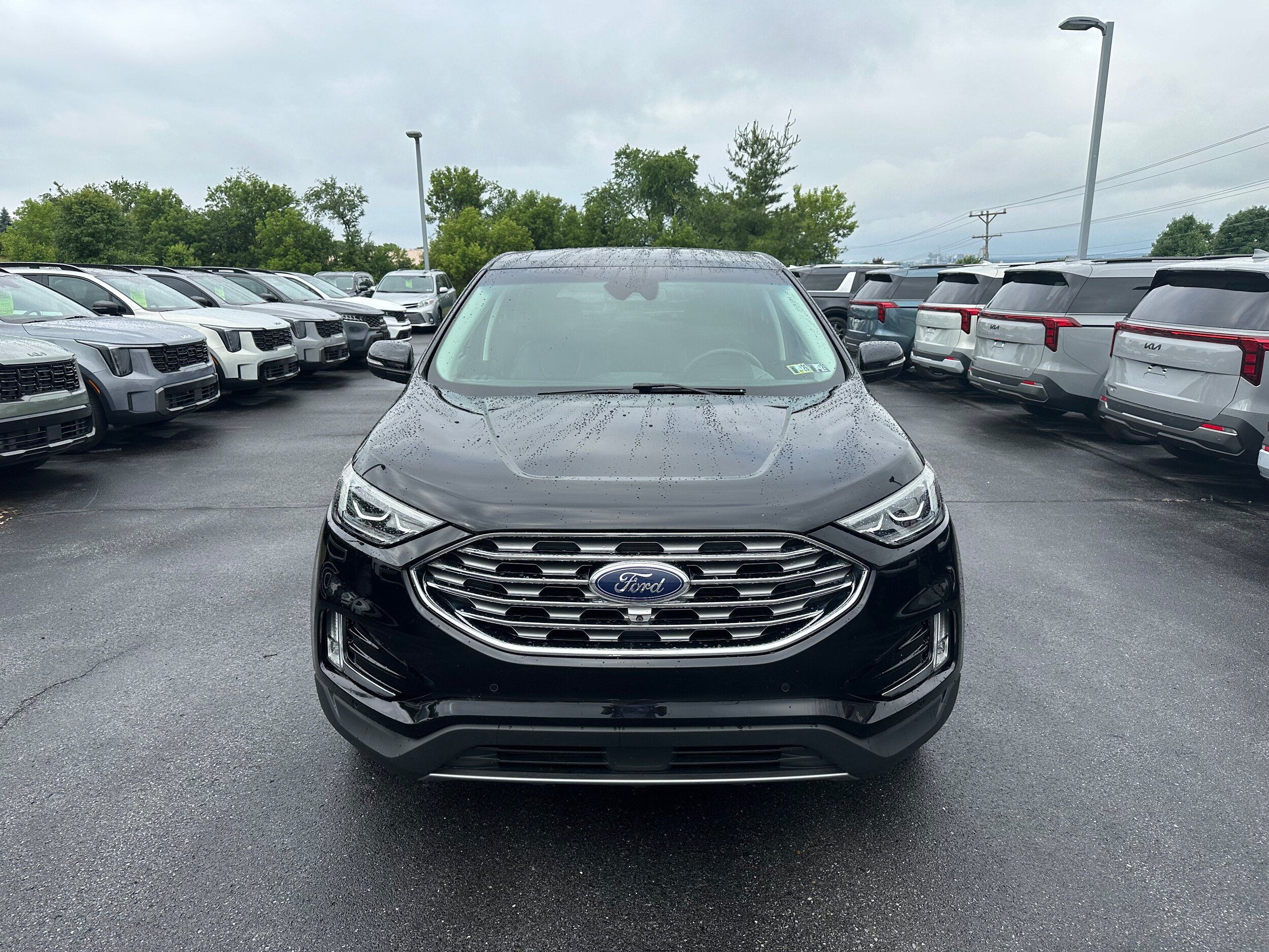 Used 2020 Ford Edge Titanium w/ Equipment Group 301A AWD/4WD image 2