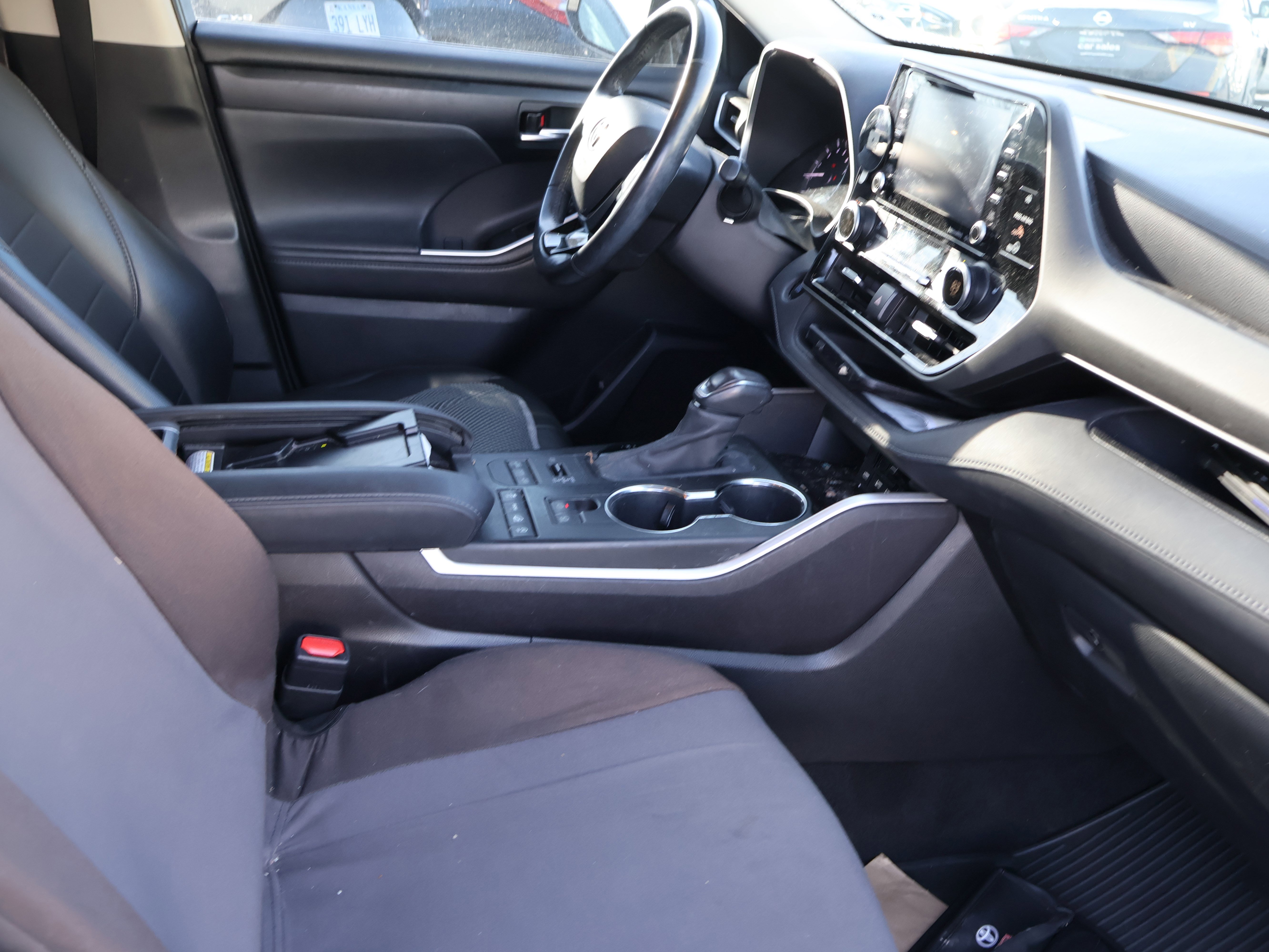 Used 2020 Toyota Highlander XLE image 11