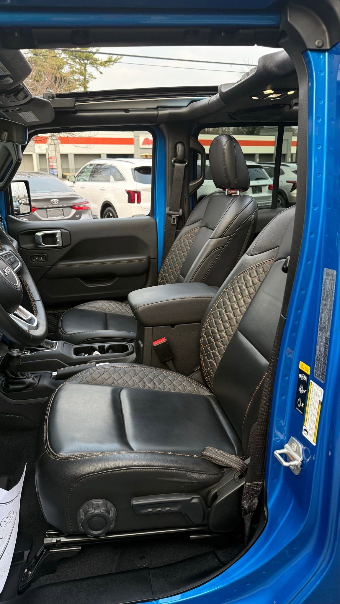 Used 2022 Jeep Wrangler Unlimited Sahara image 31