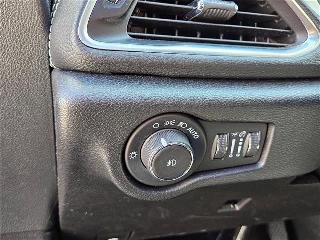 Used 2021 Chrysler Pacifica Limited w/ Uconnect Theater Family Group image 12