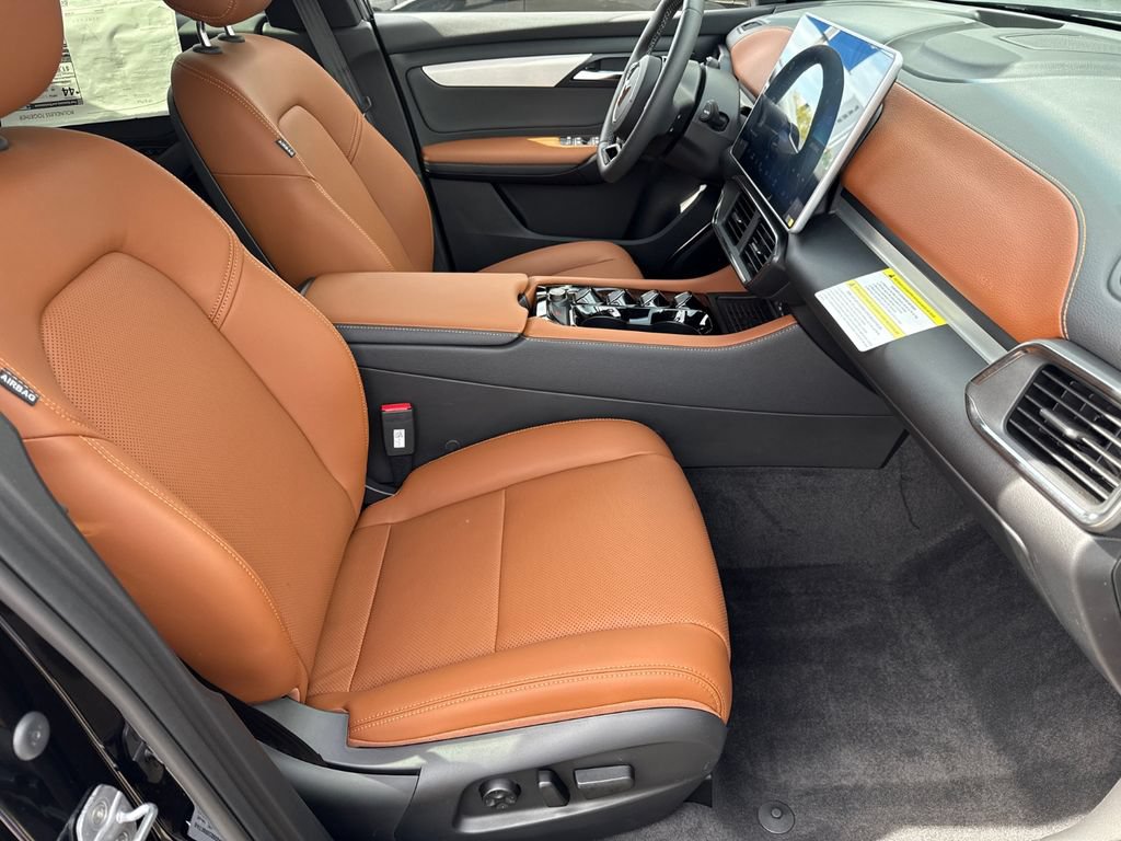 New 2025 VinFast VF 8 Plus AWD/4WD image 12