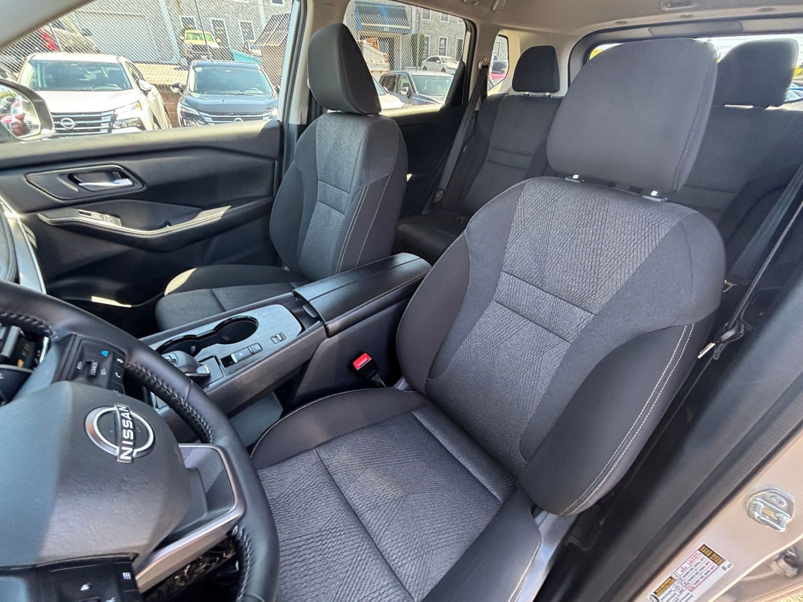 Used 2025 Nissan Rogue SV FWD image 38