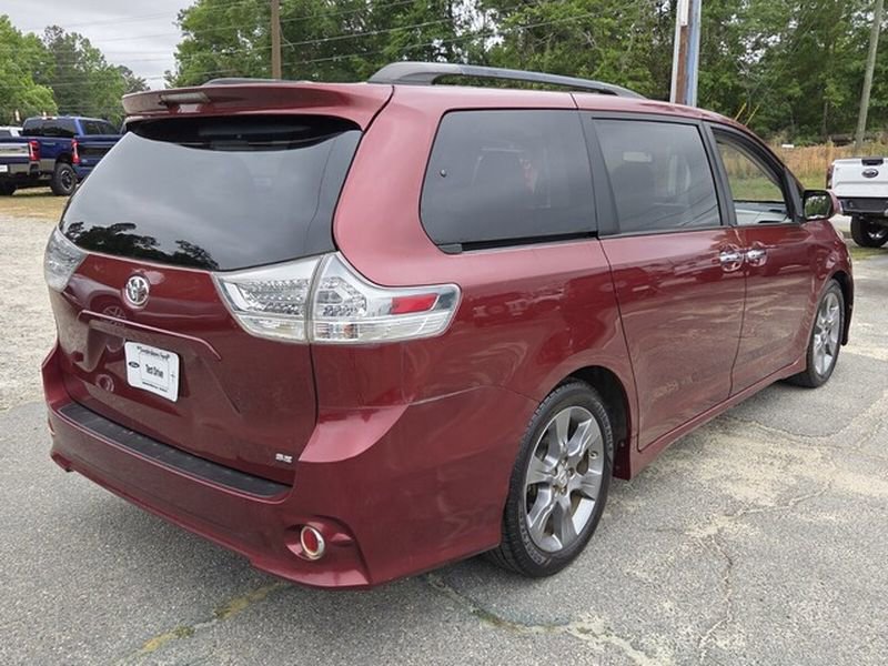 Used 2014 Toyota Sienna SE FWD image 14