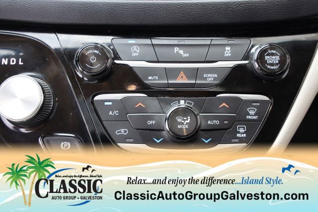 Used 2019 Chrysler Pacifica Touring-L Plus FWD image 23