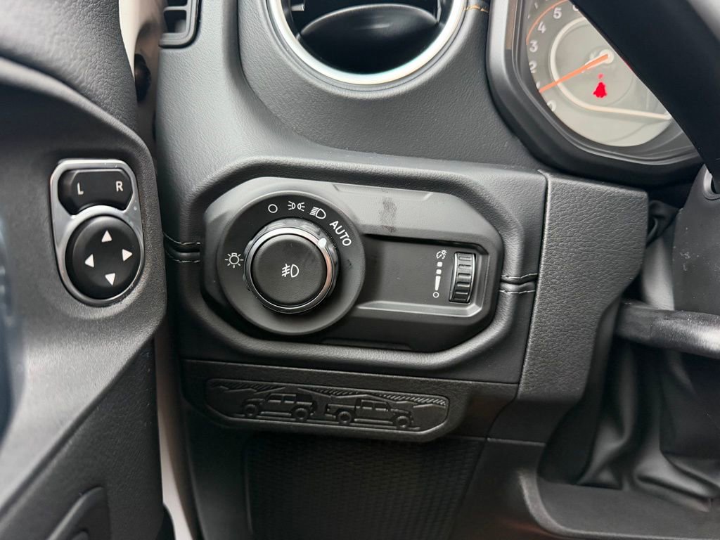 New 2026 Jeep Wrangler Unlimited Sahara AWD/4WD image 33