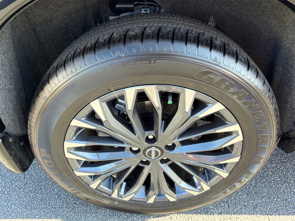 Used 2025 Nissan Rogue Platinum w/ Platinum Premium Package image 17