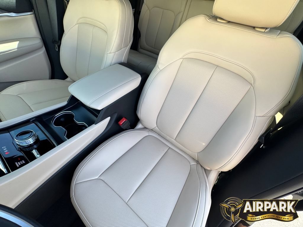 New 2026 Jeep Grand Cherokee Limited w/ Luxury Tech Group II AWD/4WD image 20