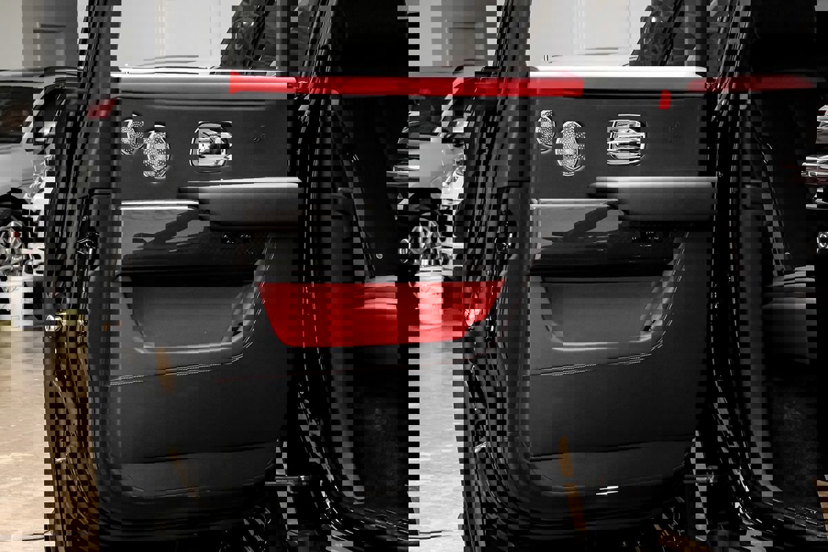 Used 2022 Rolls-Royce Cullinan Black Badge w/ Dark Exterior Package image 49