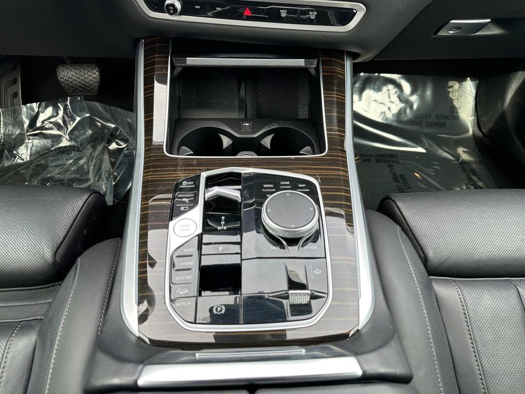Used 2025 BMW X5 xDrive50e AWD/4WD image 11