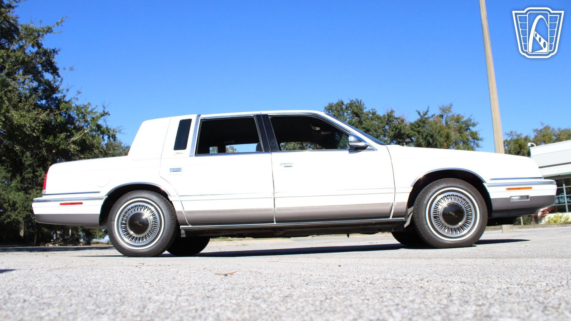 Used 1993 Chrysler New Yorker Fifth Avenue FWD image 23