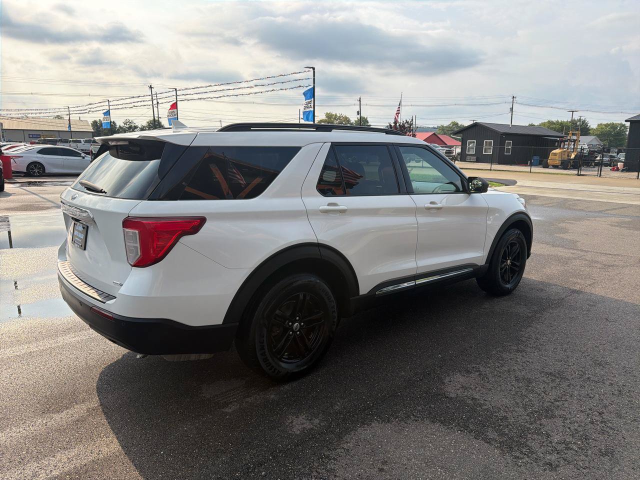 Used 2020 Ford Explorer XLT AWD/4WD image 4