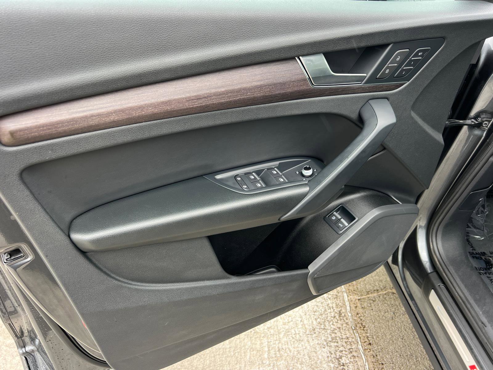 Used 2022 Audi Q5 e Premium AWD/4WD image 10