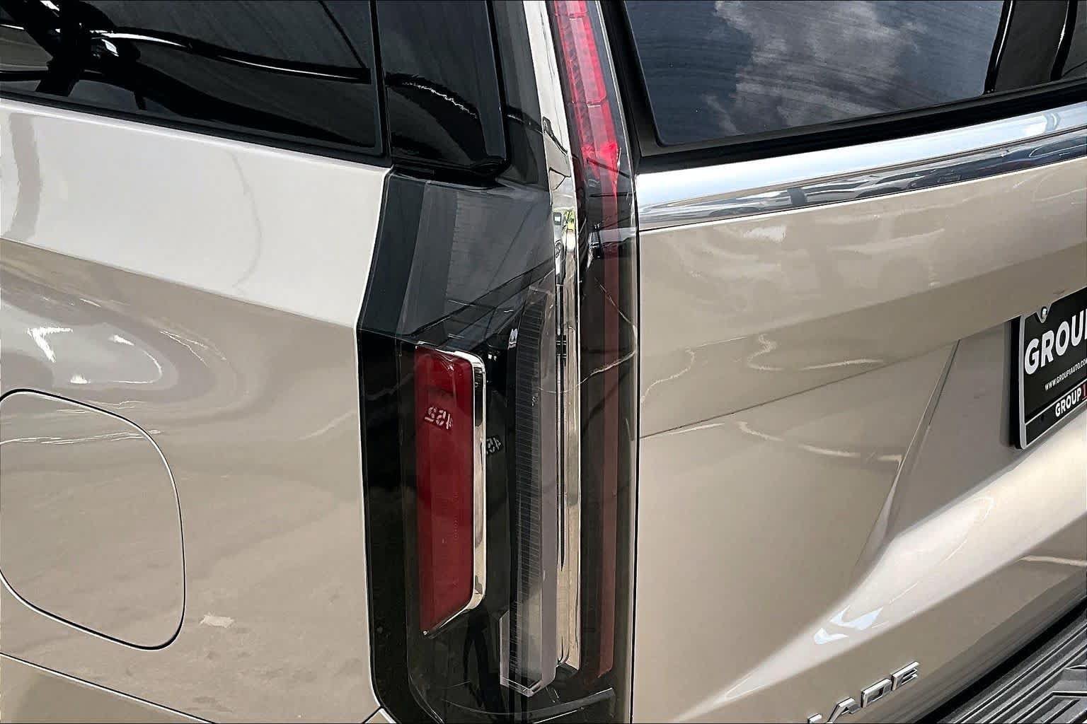 Used 2024 Cadillac Escalade Premium Luxury w/ Performance Package AWD/4WD image 29