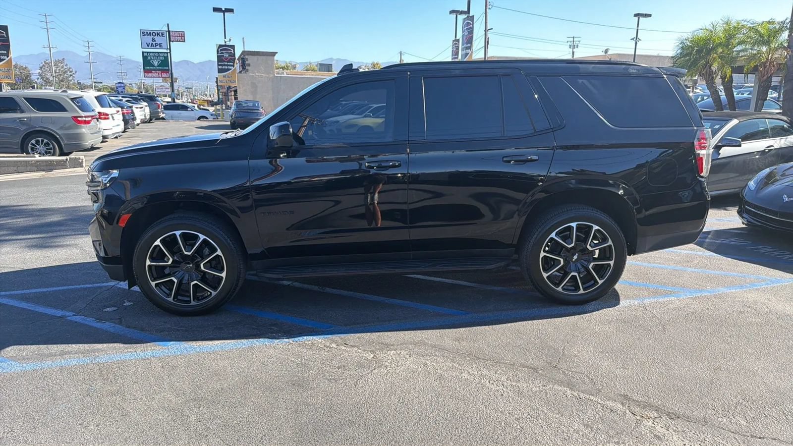 Used 2022 Chevrolet Tahoe RST RWD image 3