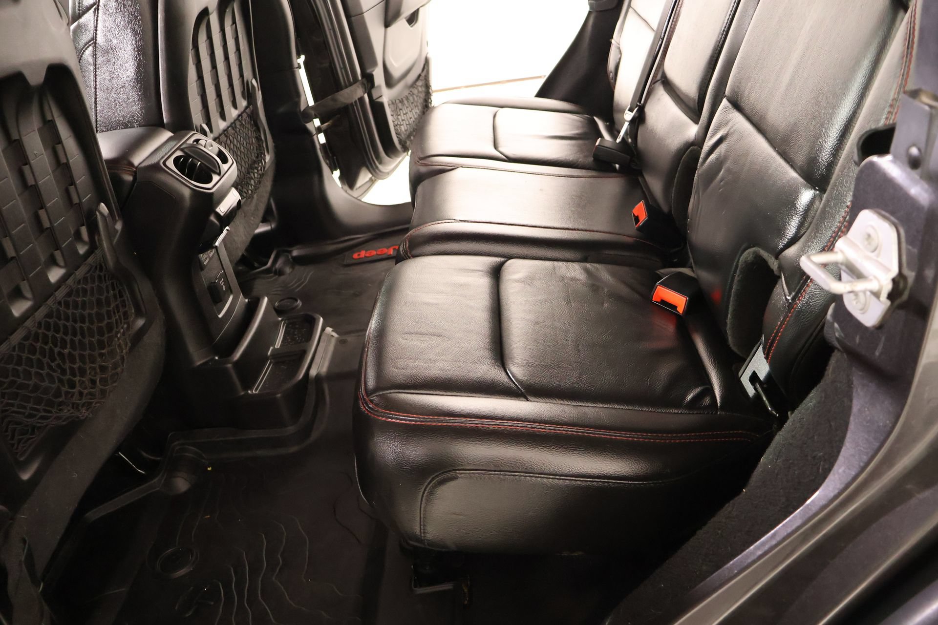 Used 2018 Jeep Wrangler Unlimited Rubicon w/ Dual Top Group AWD/4WD image 12