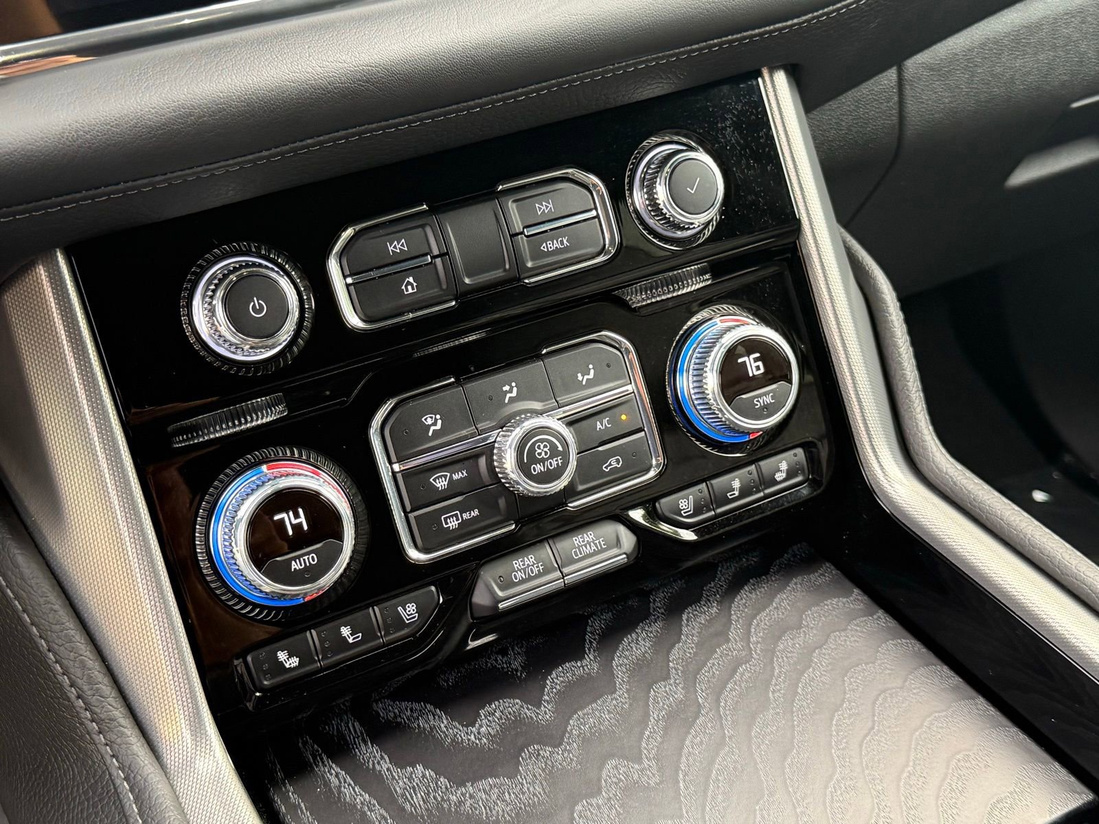 Used 2022 GMC Yukon Denali image 28