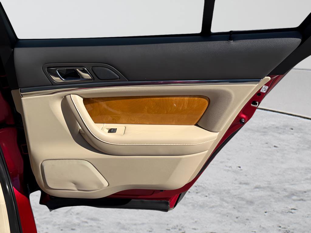 Used 2010 Lincoln MKS image 24