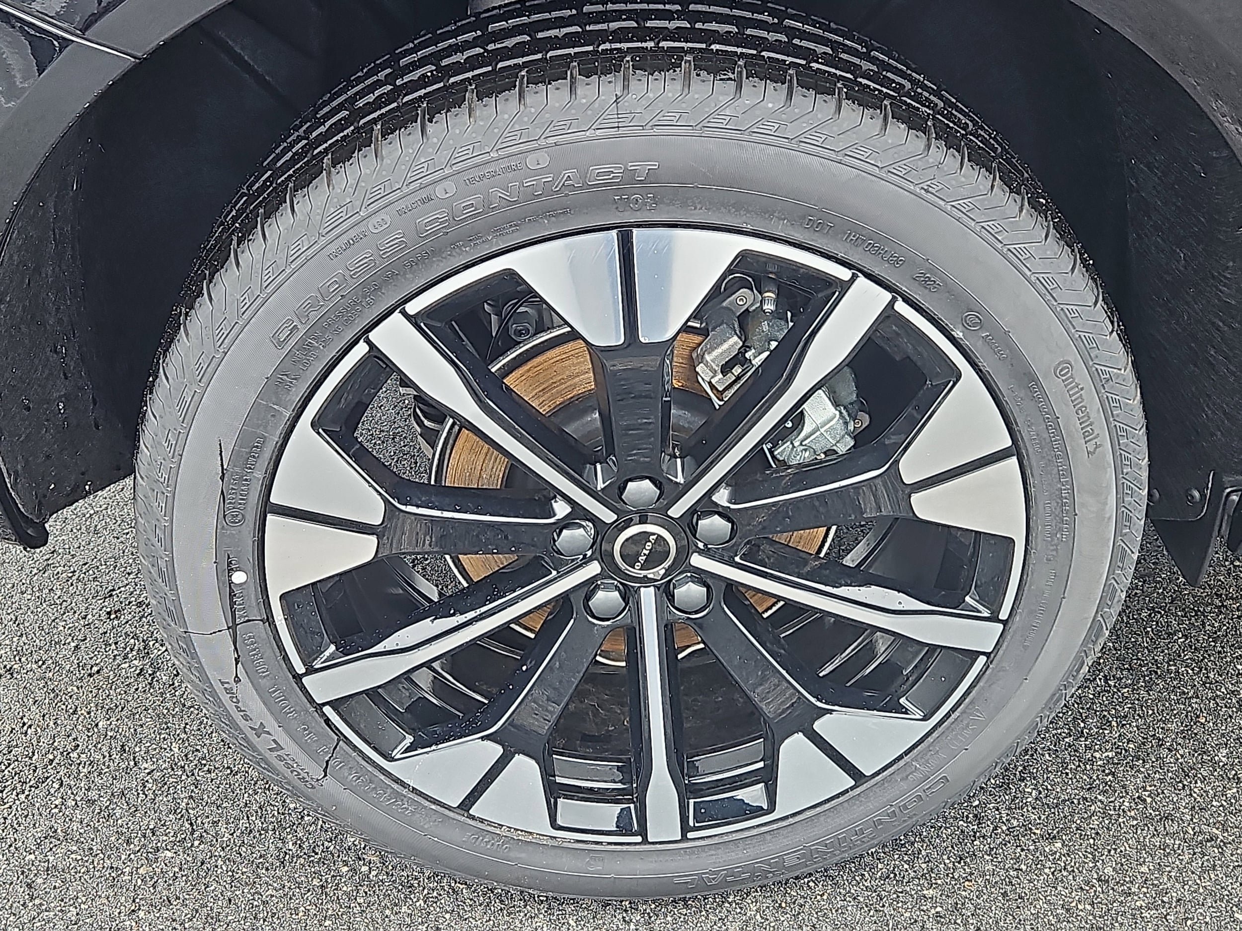 New 2026 Volvo XC60 B5 Plus w/ Protection Package Premier AWD/4WD image 18