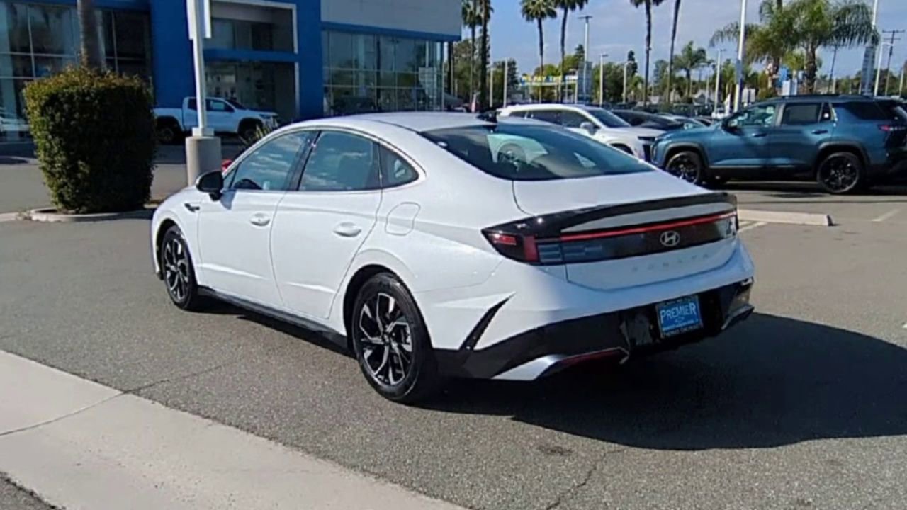 Used 2025 Hyundai Sonata SEL FWD image 6