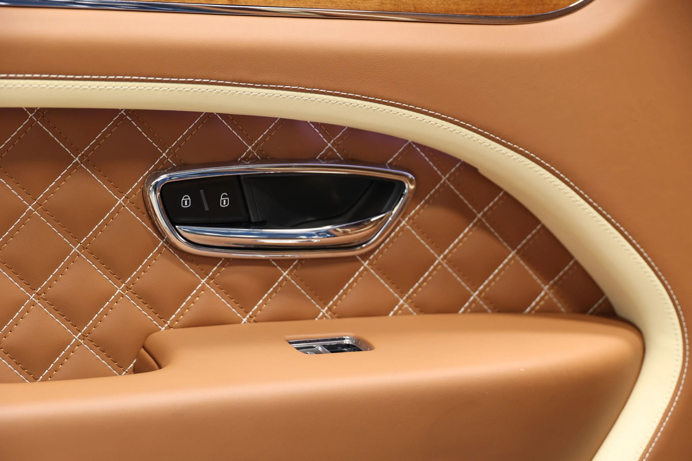 Used 2023 Bentley Bentayga Speed image 61