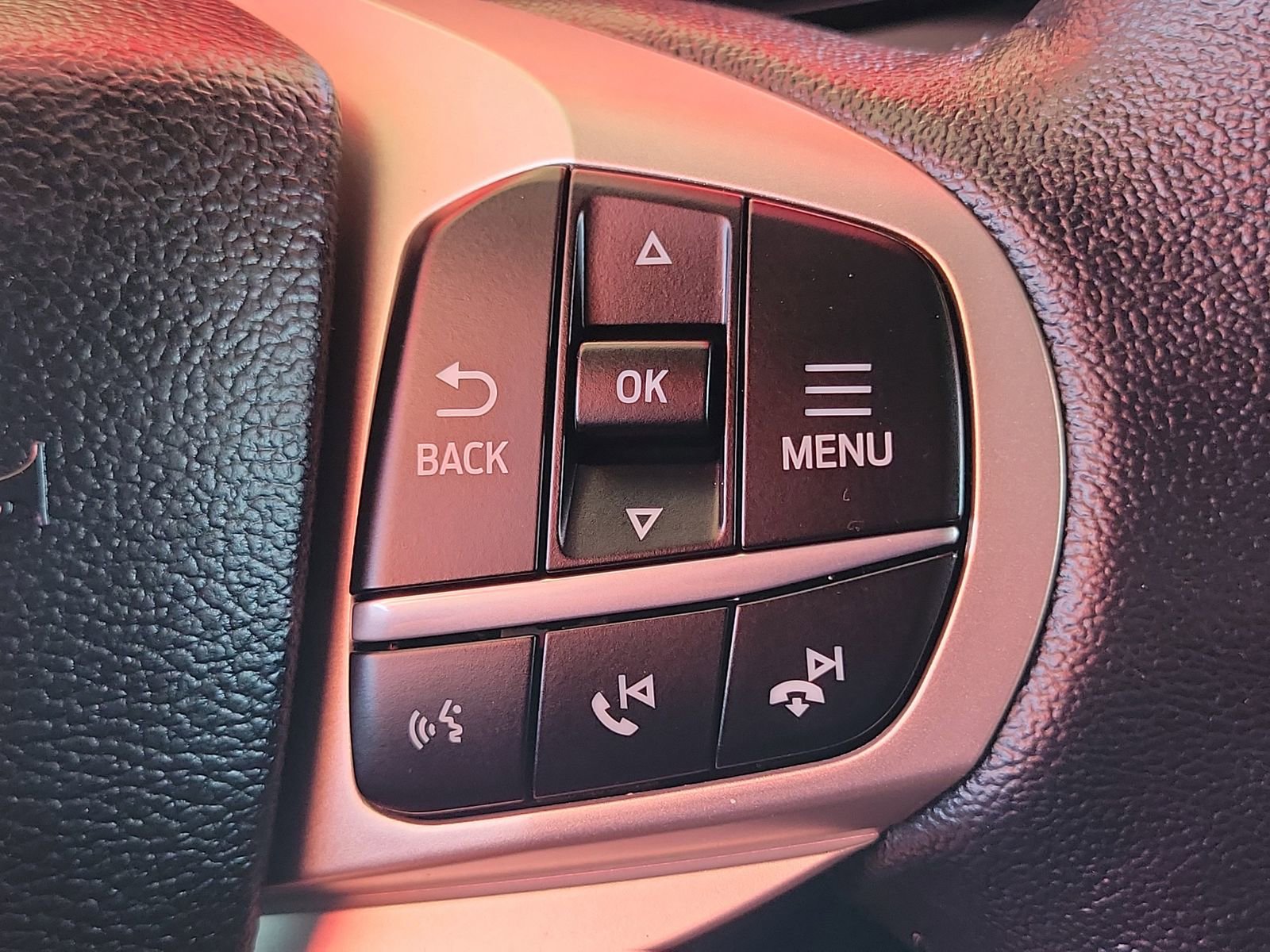 Used 2022 Ford Explorer XLT w/ Equipment Group 202A image 9