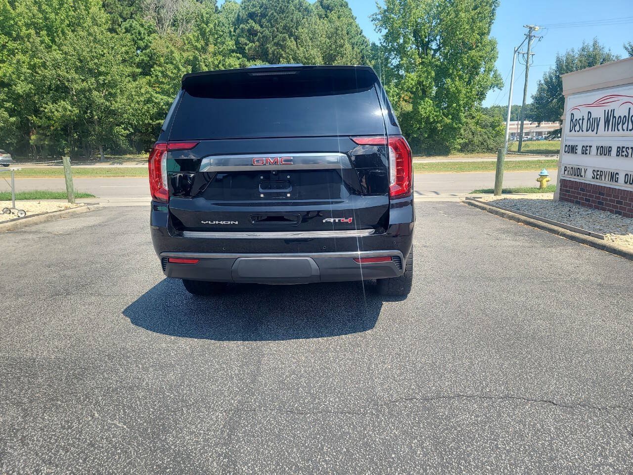Used 2022 GMC Yukon XL AT4 AWD/4WD image 6