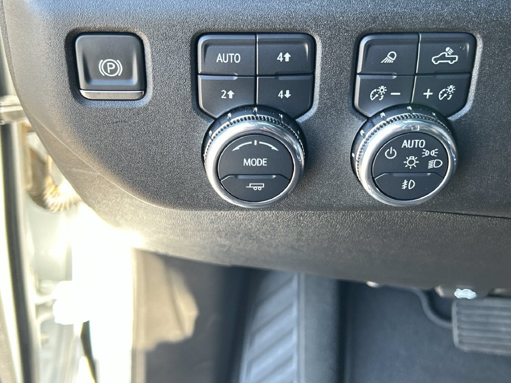Used 2025 GMC Sierra 2500 SLT w/ SLT Premium Package AWD/4WD image 18