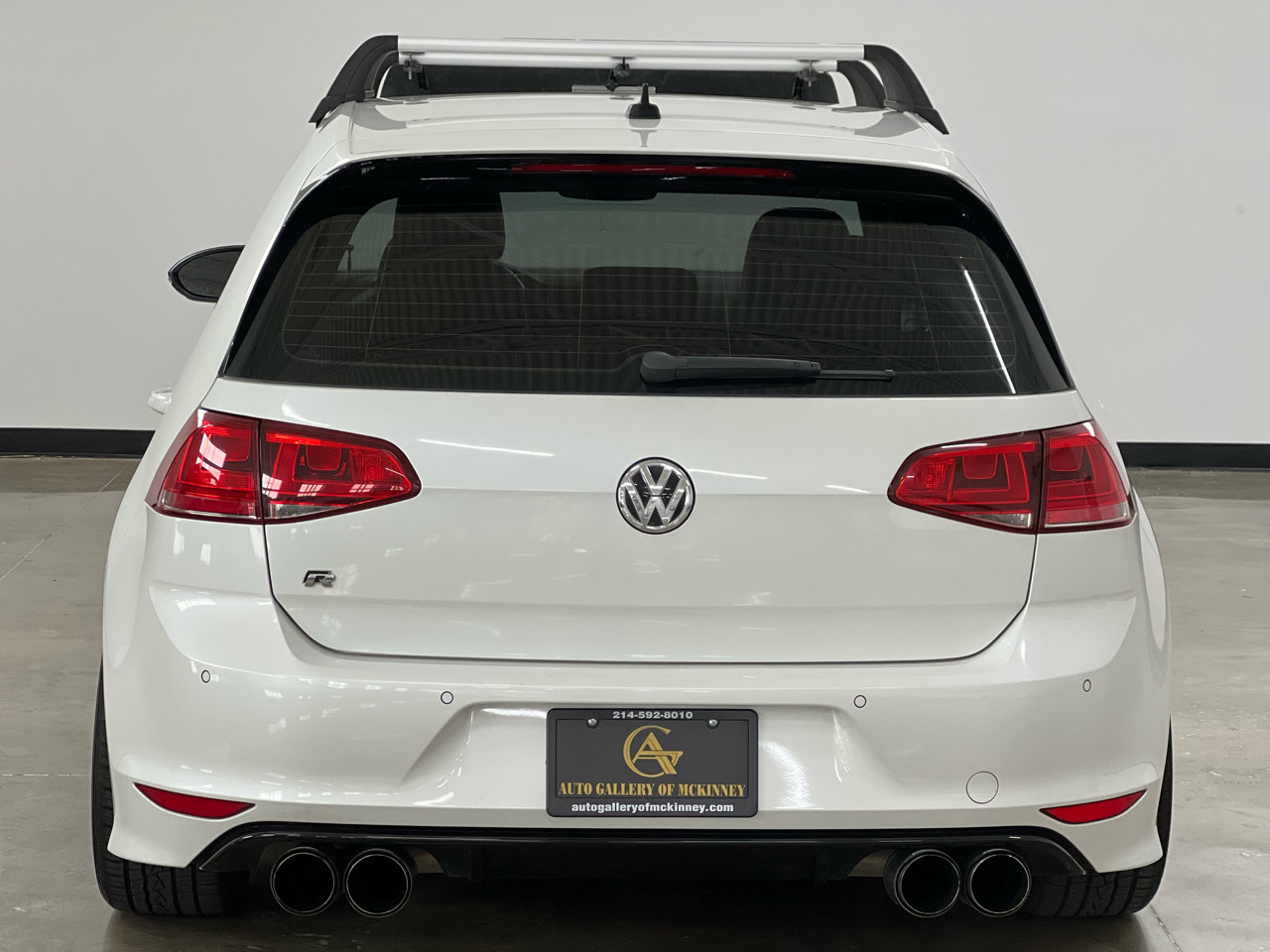 Used 2017 Volkswagen Golf R 4-Door image 6