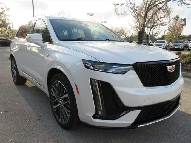 Used 2023 Cadillac XT6 Sport w/ Technology Package image 3