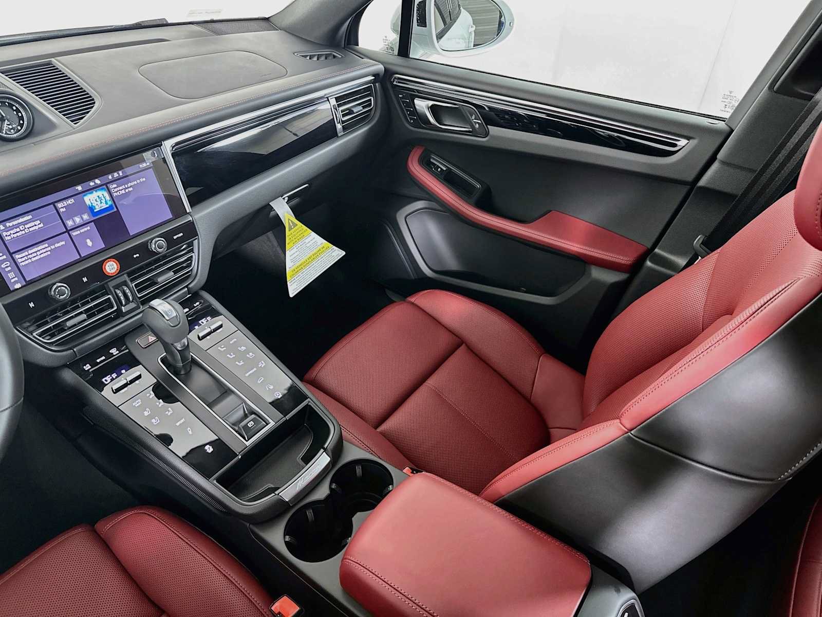 Certified 2025 Porsche Macan S AWD/4WD image 25