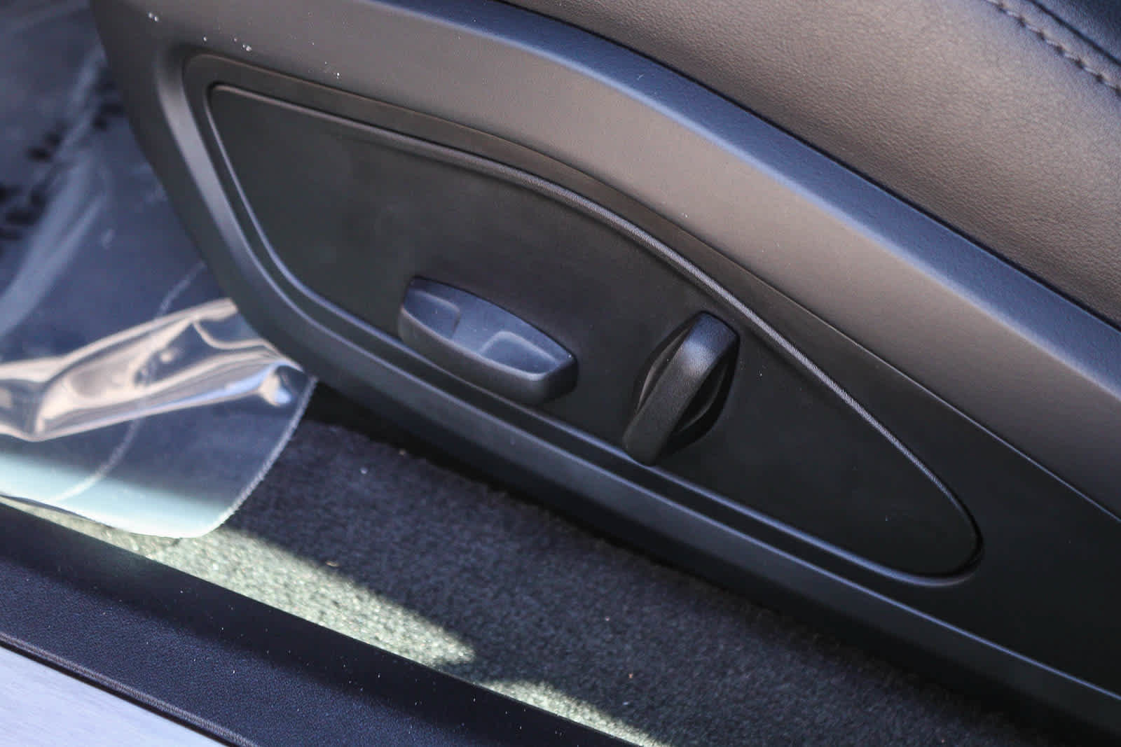 Used 2025 Porsche Taycan RWD image 21