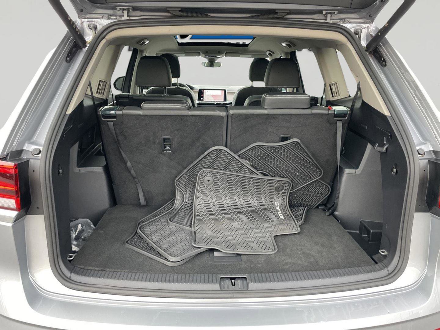 Used 2025 Volkswagen Atlas SEL image 9