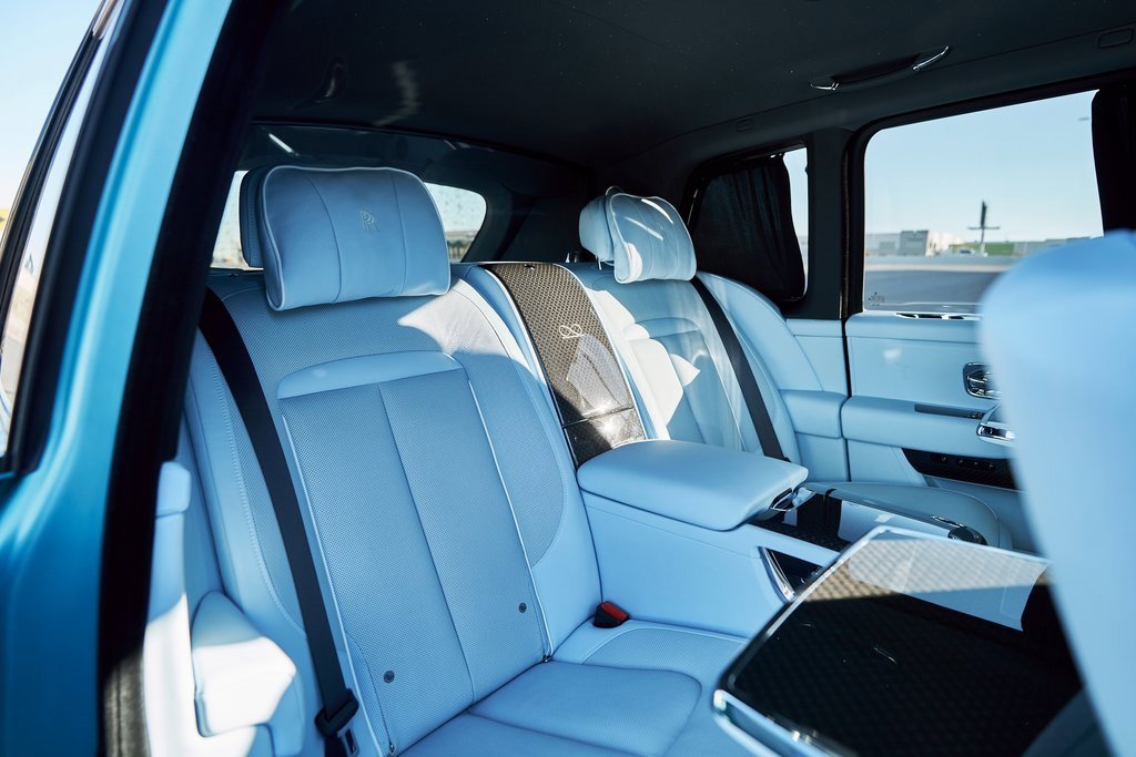 Used 2022 Rolls-Royce Cullinan Black Badge w/ Dark Exterior Package image 41